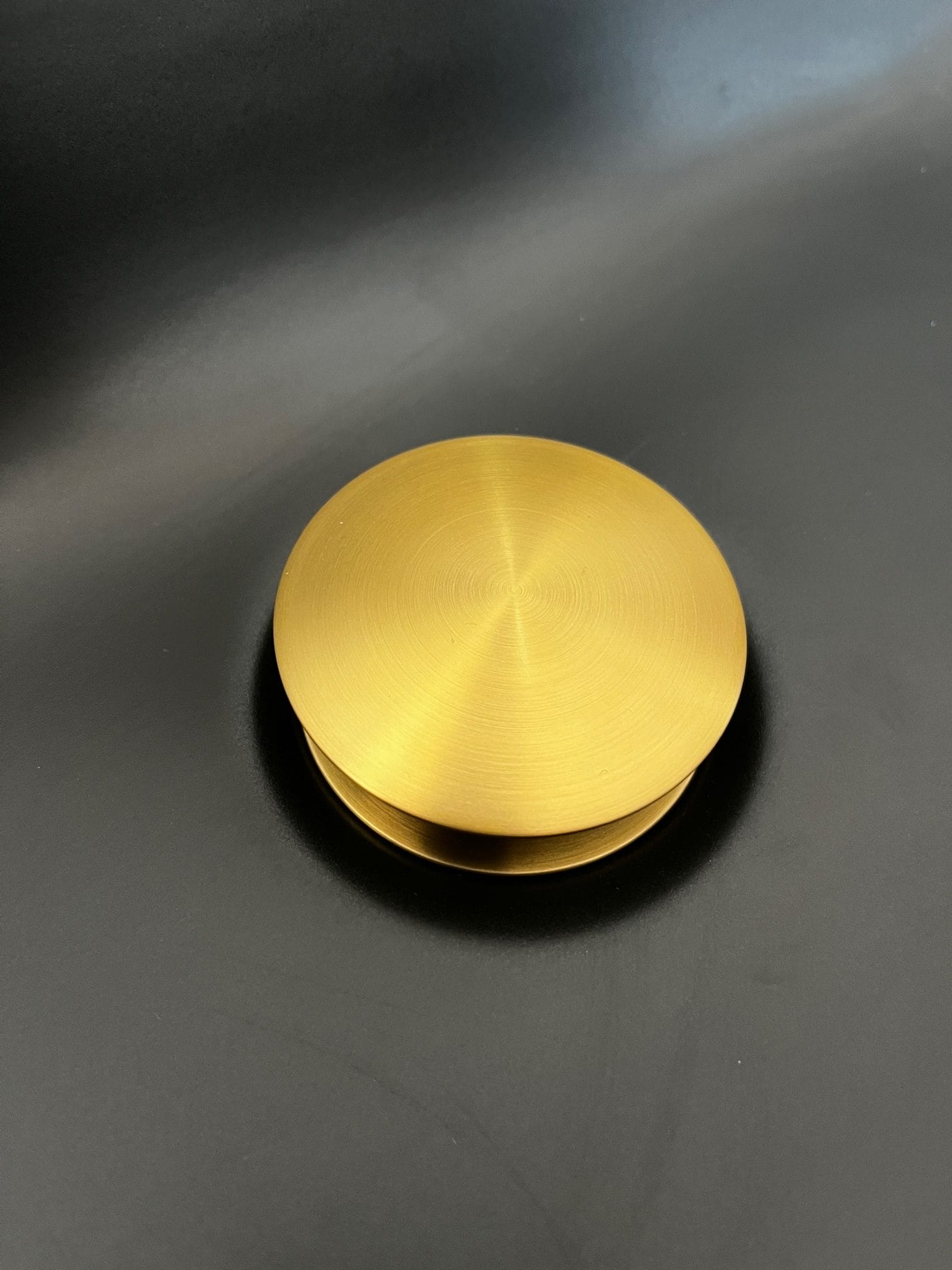 Válvula clic clac para lavabo para montaje con o sin orificio de desborde  hecha en metal oro rosado Rea